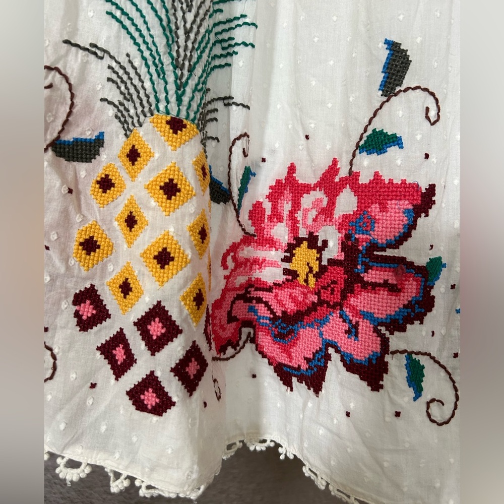 Floral Embroidered White Maxi Dress - Picture 5 of 6